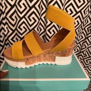 NEW kids sandals (boutique branded)